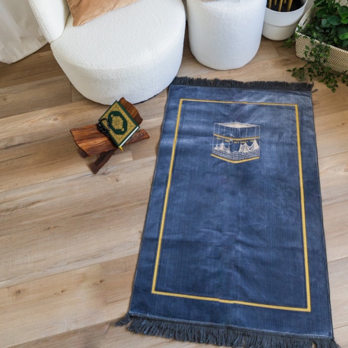 Premium Prayer Mat with Kaaba Motif (80 X 120cm)