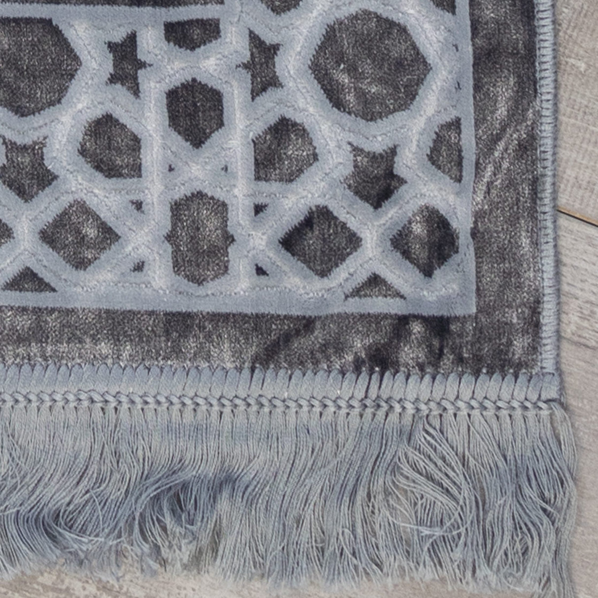 Luxurious Prayer Mat Mihrab (70 X 115cm)