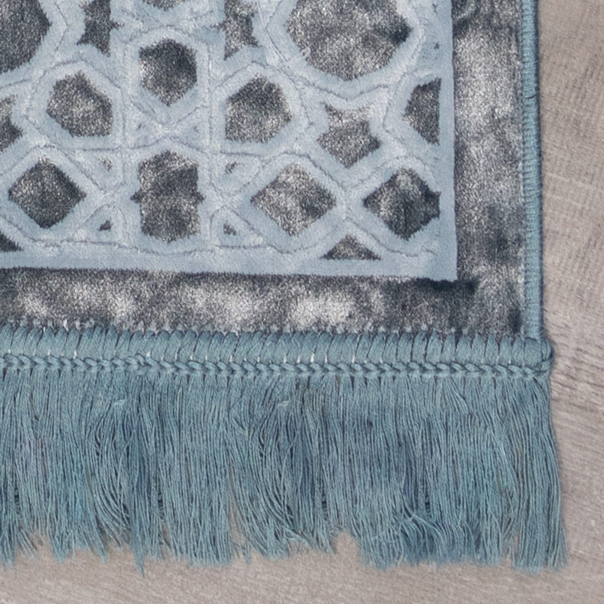 Luxurious Prayer Mat Mihrab (70 X 115cm)
