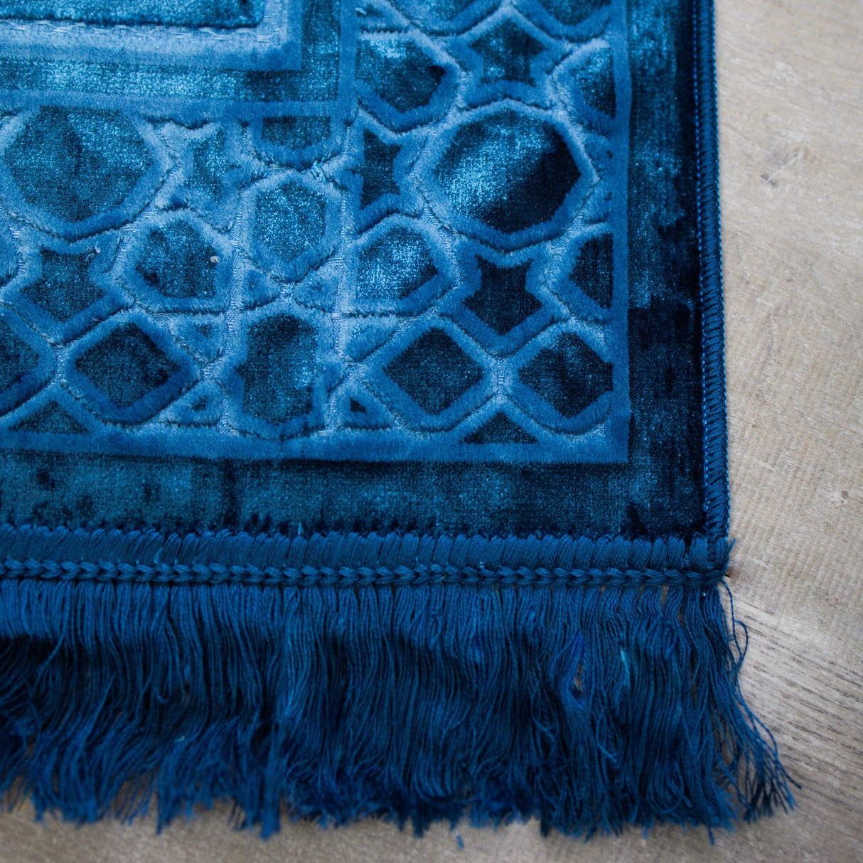 Luxurious Prayer Mat Mihrab (70 X 115cm)