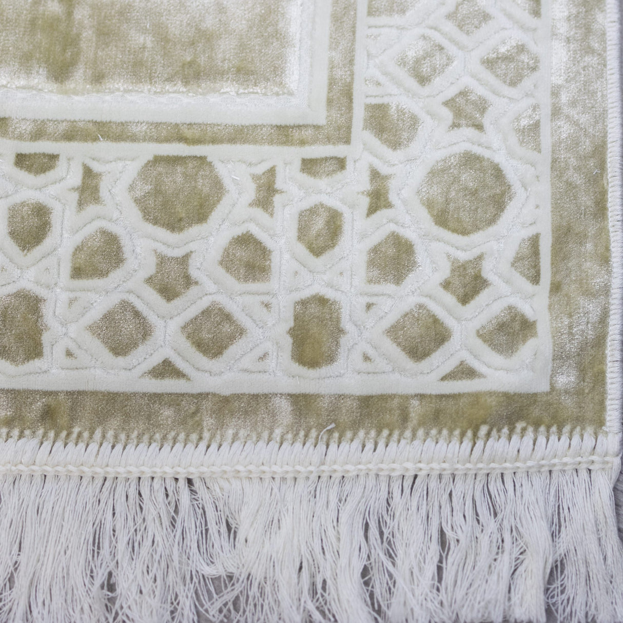 Luxurious Prayer Mat Mihrab (70 X 115cm)