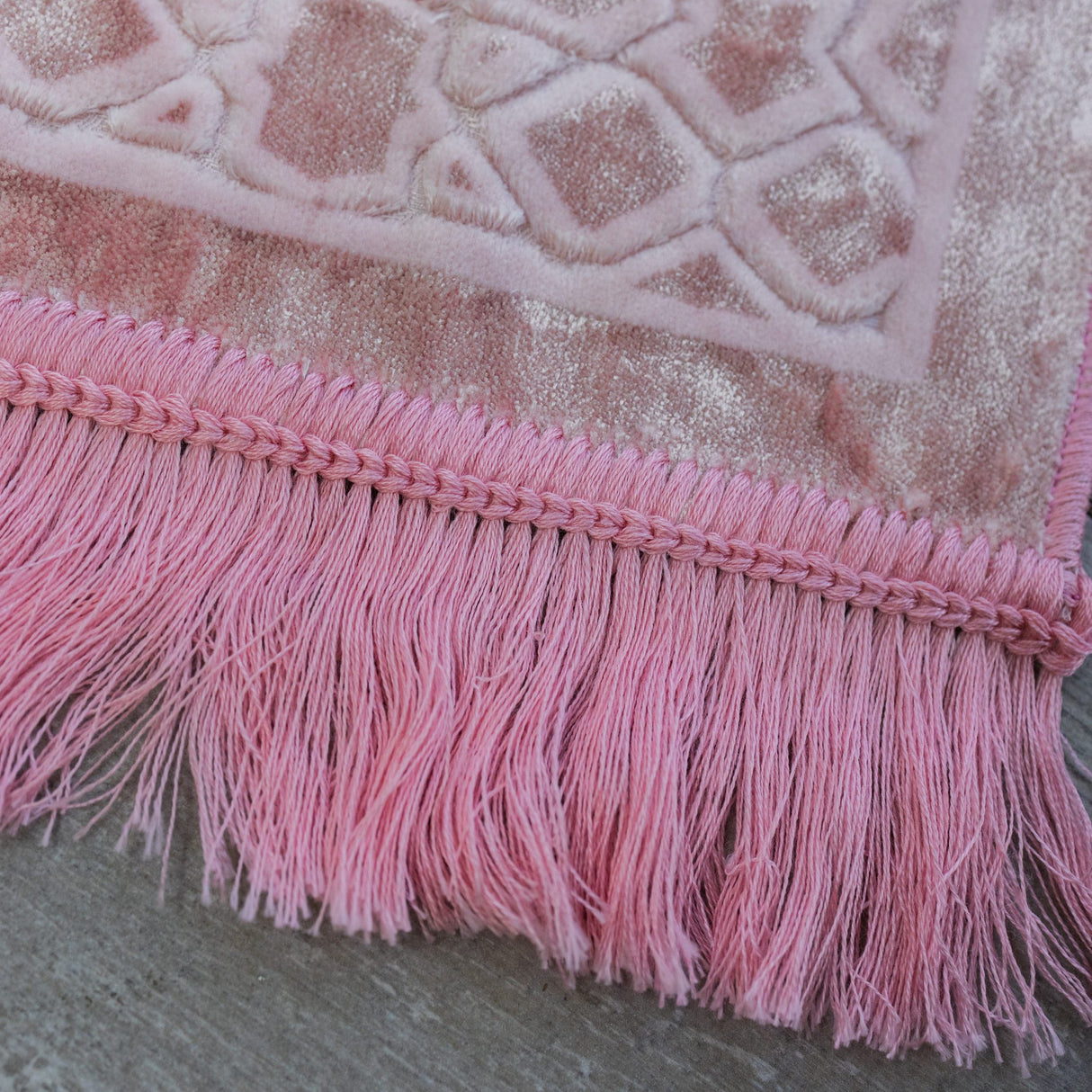 Luxurious Prayer Mat Mihrab (70 X 115cm)