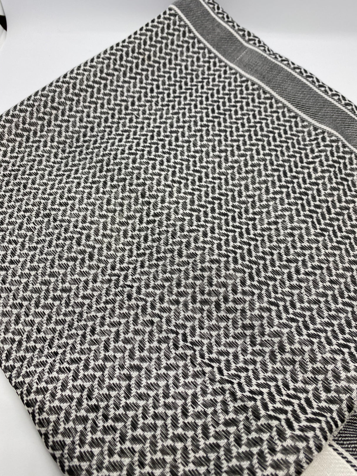 Traditional Keffiyeh Shemagh (Multiple  Colours)