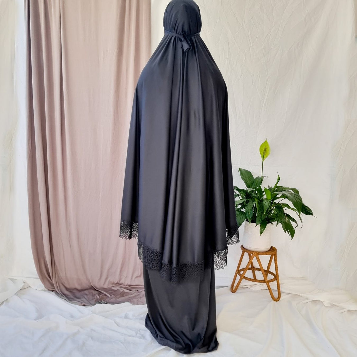 Elegant Prayer Clothes for Women with Lace