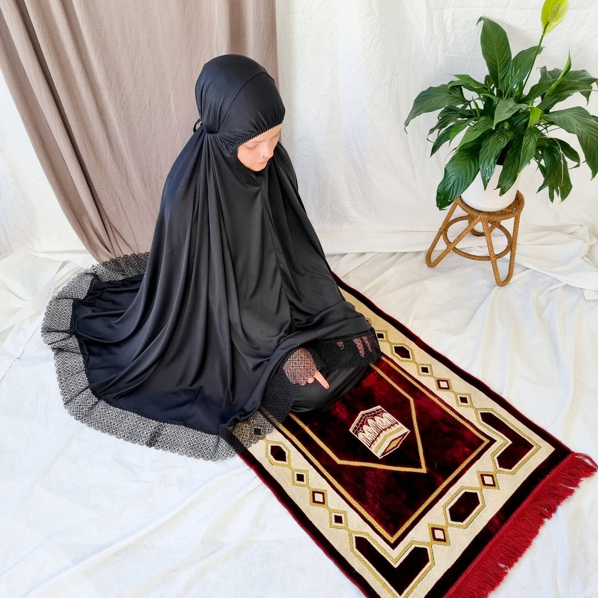 Elegant Prayer Clothes for Women with Lace - Black