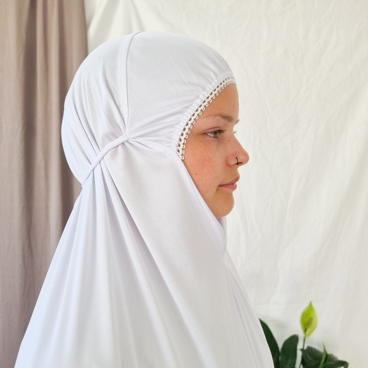 Elegant Prayer Clothes for Women with Lace - White