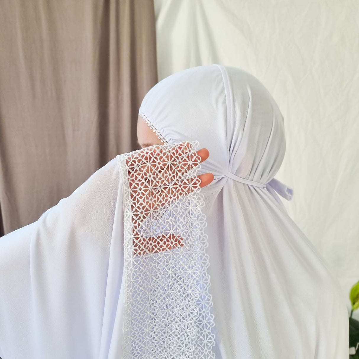 Elegant Prayer Clothes for Women with Lace - White