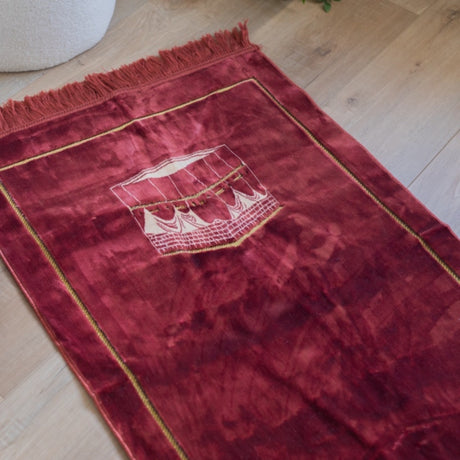 Premium Prayer Mat with Kaaba Motif (70 X 110cm)