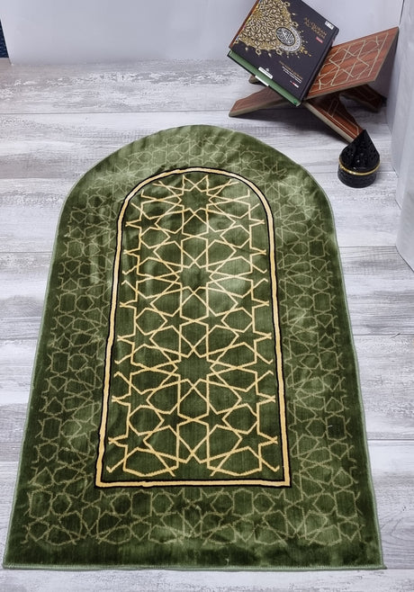 Luxurious Mihrab Arch Prayer Mat