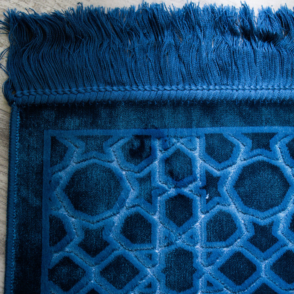 Luxurious Silk Prayer Mat Mihrab (70 X 115cm)