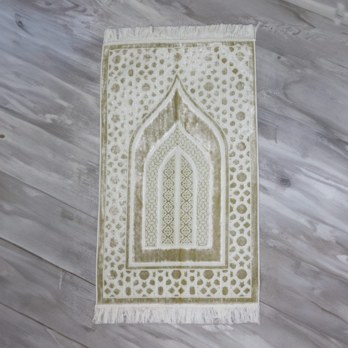 Luxurious Silk Prayer Mat Mihrab (70 X 115cm)