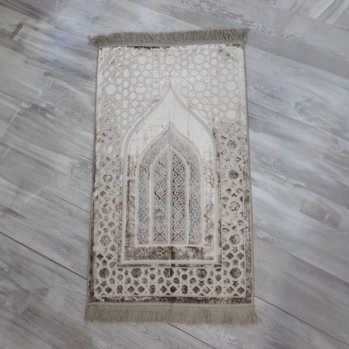 Luxurious Silk Prayer Mat Mihrab (70 X 115cm)