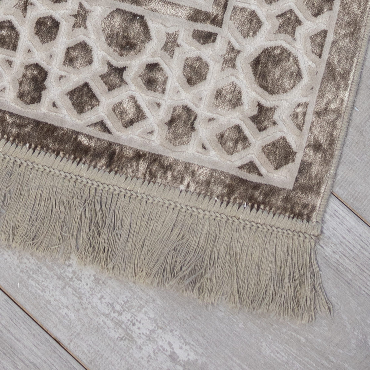 Luxurious Silk Prayer Mat Mihrab (70 X 115cm)