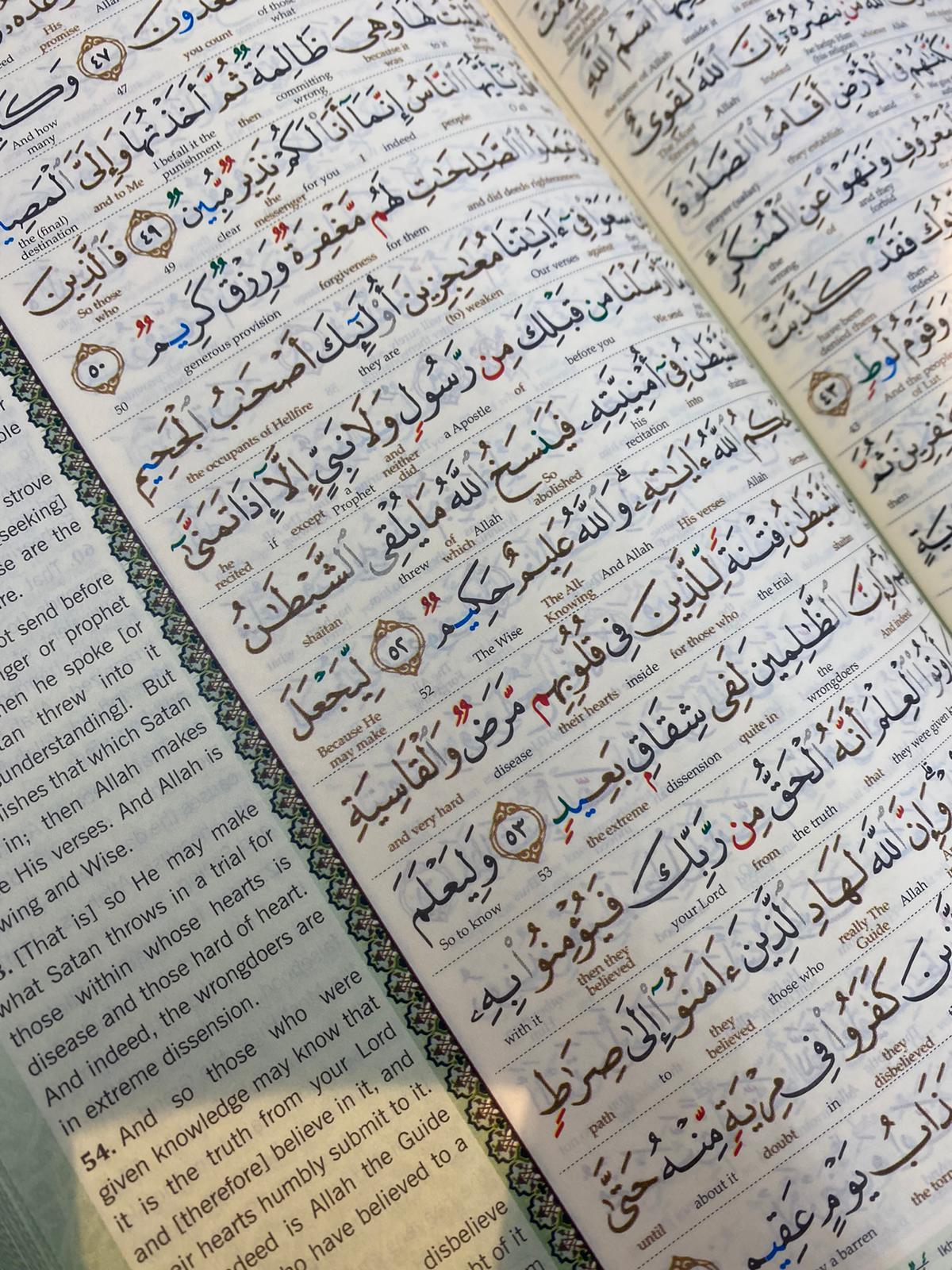 (Maqdis) Al-Quran Al Kareem Word by Word The Noble Quran Colour Coded Tajweed (B5 26cmx18x2.5cm)  White
