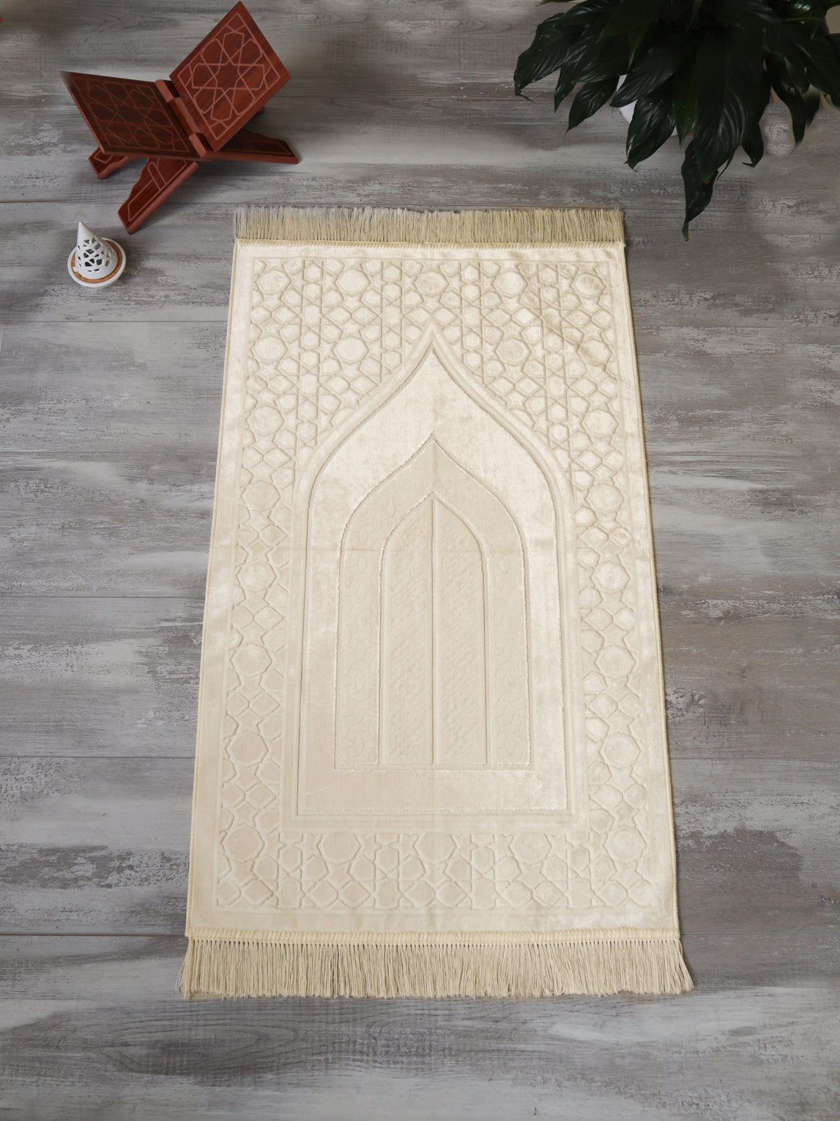 Luxurious Silk Prayer Mat Mihrab (70 X 115cm)