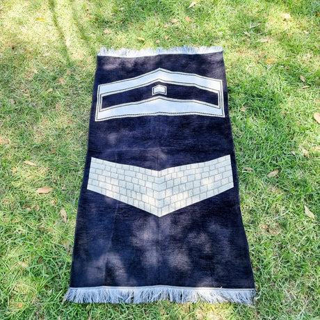Elegant Velvet Prayer Mat with Kaaba Motif (Black)